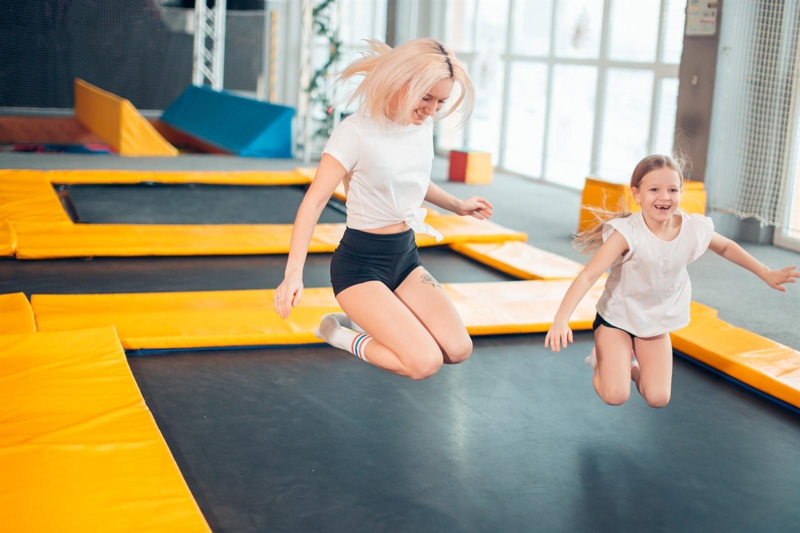 hoog haakje trui Trampolineparken in België: Waar kan je gaan jumpen en springen?