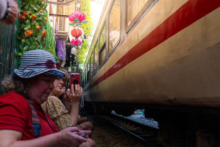 Treinspoor door Hanoi Old Quarter