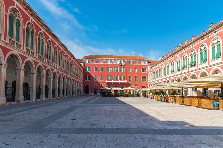 Trg Republike (Republiekplein) in Split bezoeken