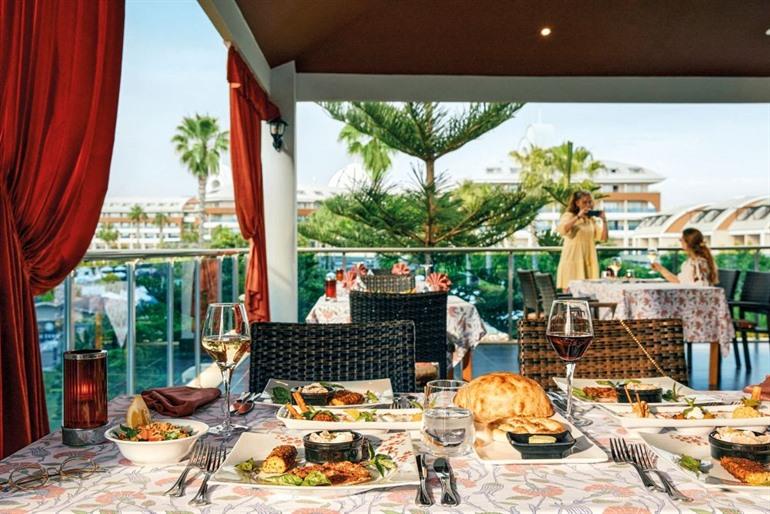 TUI MAGIC LIFE Jacaranda boeken