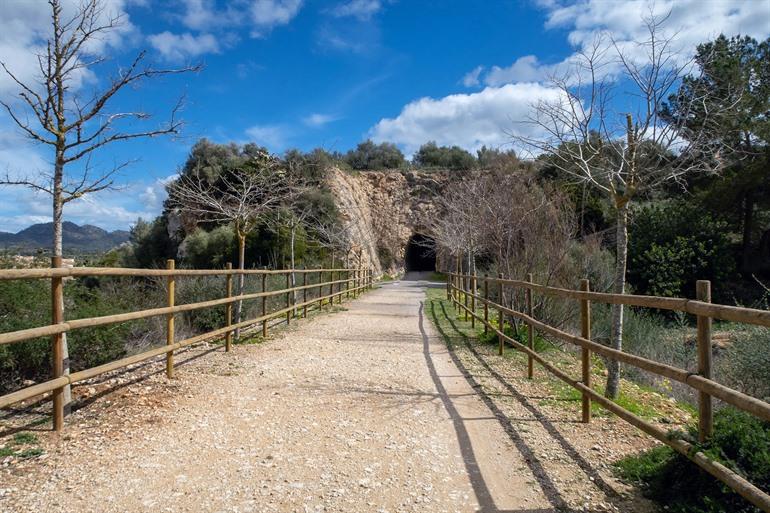 Tunnel op de voormalige spoorlijn van Manacor naar Artà: Via Verde, Mallorca