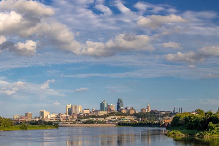 Uitzcht op de stad vanaf Kaw Point