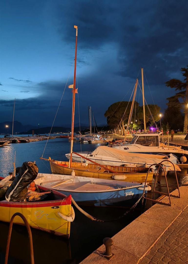 Uitzicht haven van Lazise