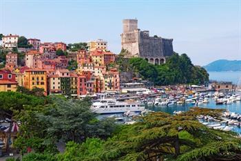 Uitzicht op badplaats Lerici, Ligurië