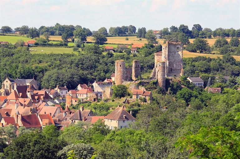 Uitzicht op Château de Hérisson, Auvergne