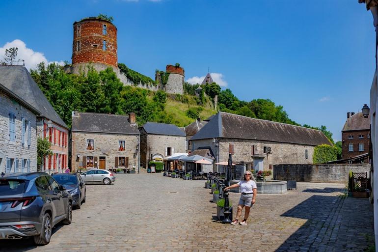 Uitzicht op Château de Hierges, Hierges