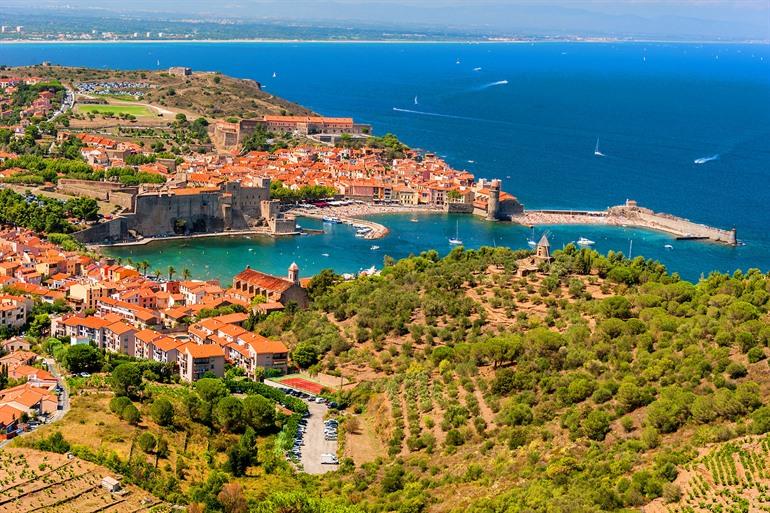 Uitzicht op Collioure, een karaktervol vissersdorp en het kasteel
