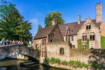 Uitzicht op de Bonifaciusbrug in Brugge