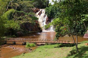 Uitzicht op de Ssezibwa watervallen