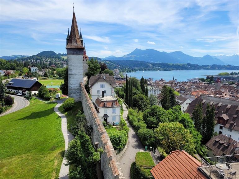 Uitzicht op een deel van de Museggmauer, Luzern