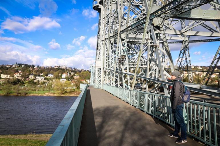 Uitzicht op en vanaf de Blaues Wunder in Dresden
