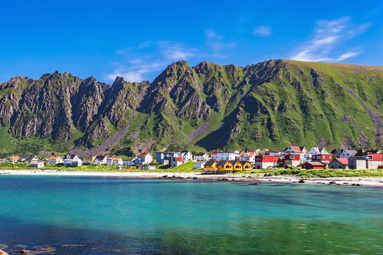 Uitzicht op het charmante Bleik, Vesterålen