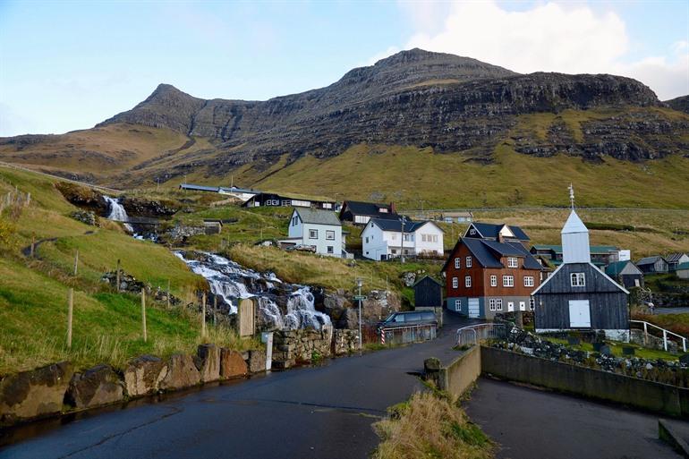 Uitzicht op het dorpje Bøur, eiland Vágar