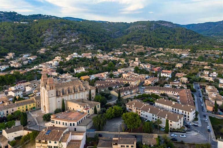 Uitzicht op het historische stadje Calvià, Mallorca