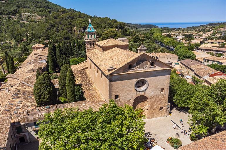 Uitzicht op het klooster van Valldemossa