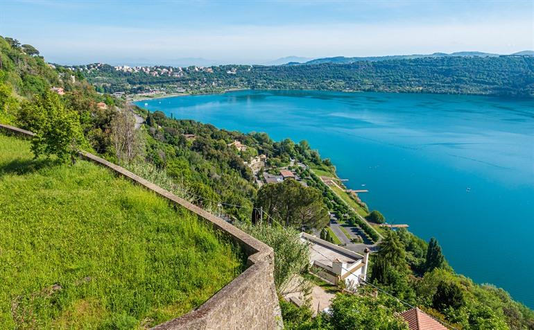 Uitzicht op het Meer van Albano, Rome