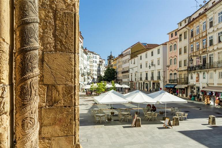 Uitzicht op het Praça do Comercio in Coimbra