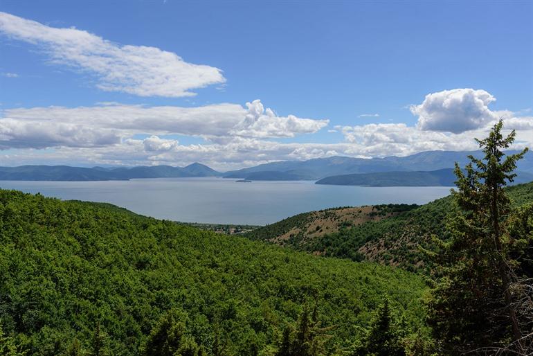 Uitzicht op het Prespameer, Noord-Macedonië