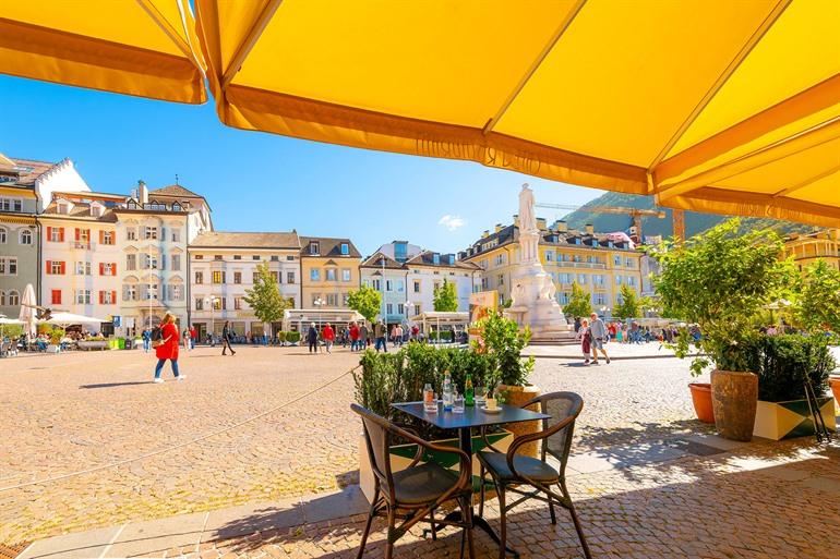 Uitzicht op Piazza Walther von der Vogelweide, Bolzano