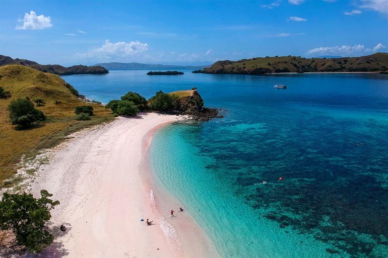Uitzicht op Pink Beach, Lombok