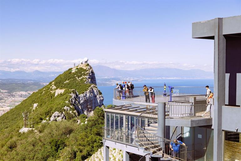 Uitzicht op Rots van Gibraltar vanaf uitzichtpunt