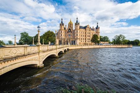 Uitzicht op Schloss Schwerin, Schwerin, Mecklenburg-Vorpommern