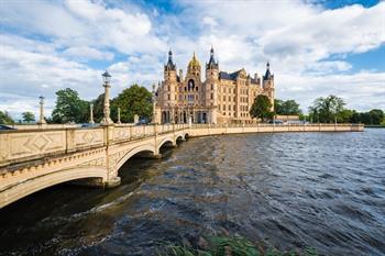 Uitzicht op Schloss Schwerin, Schwerin, Mecklenburg-Vorpommern