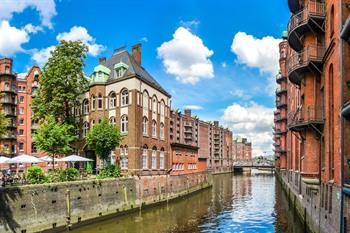 Uitzicht op Speicherstadt, de stad van de warenhuizen, Hamburg