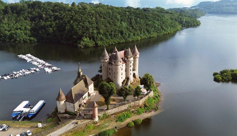 Uitzicht over Château de Val, Auvergne