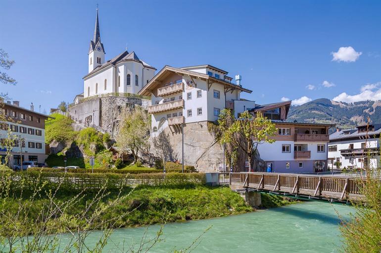 Uitzicht over de stad Kaprun, Oostenrijk