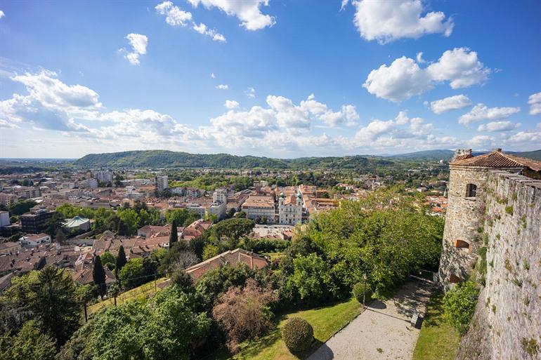 Uitzicht over de stad vanaf Castello di Gorizia