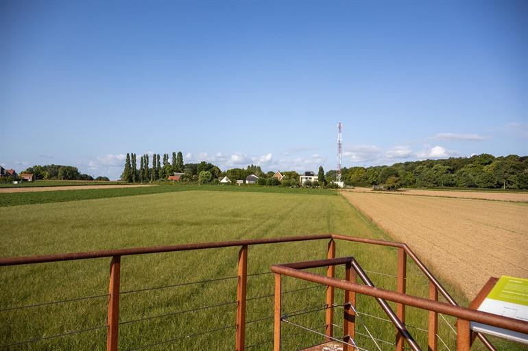 Uitzicht over de weidse akkers vanaf Bunker A33