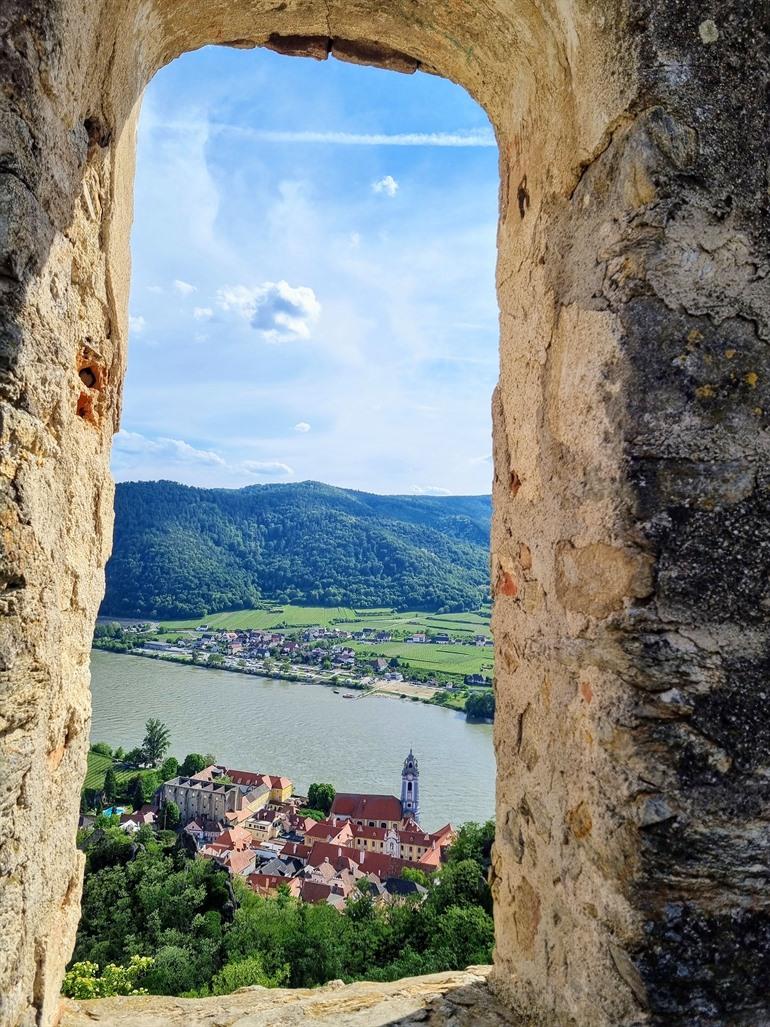 Uitzicht over Dürnstein vanaf de burchtruïne, Oostenrijk