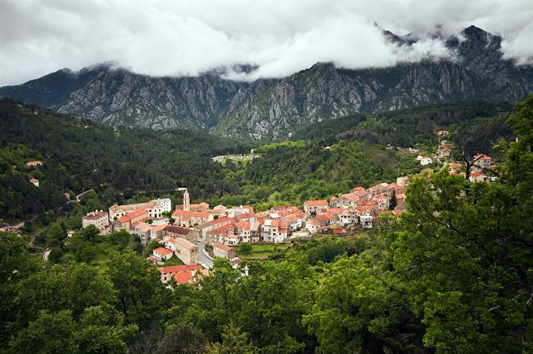 Uitzicht over Ghisoni, Corsica