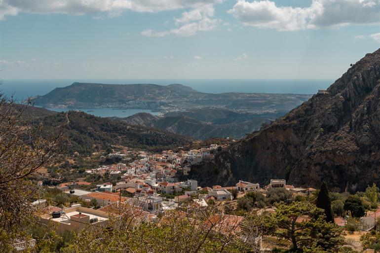 Uitzicht over het charmante bergdorp Volada.