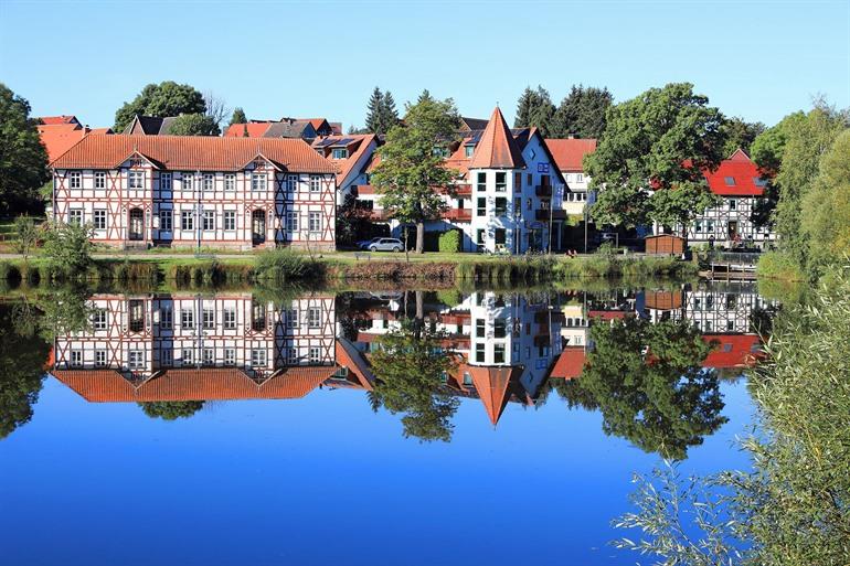 Uitzicht over het dorpje Stiege in de Harz