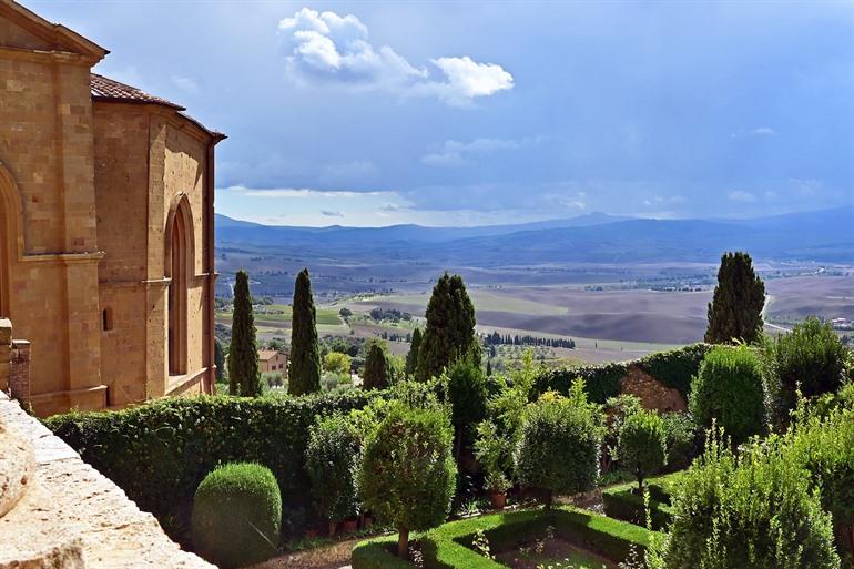 Uitzicht over het heuvellandschap vanaf Palazzo Piccolomini, Pienza