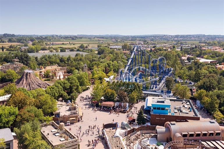 Uitzicht over het pretpark Gardaland, Gardameer