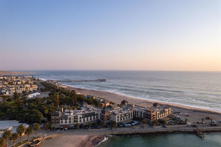 Uitzicht over het strand van Swakopmund