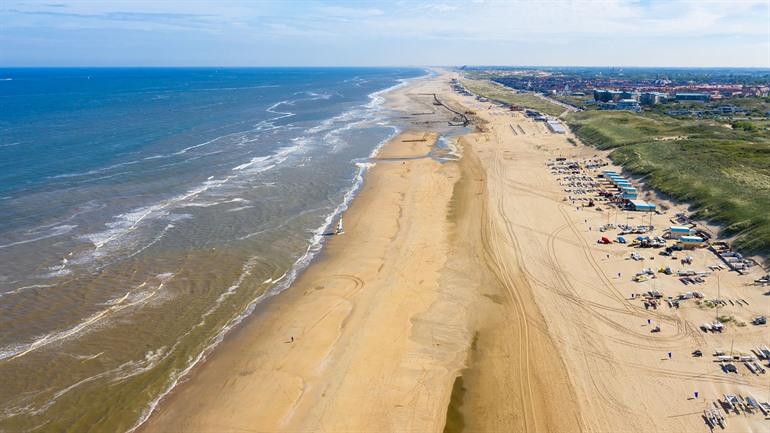 Uitzicht over kustlijn van Katwijk aan Zee, Zuid-Holland