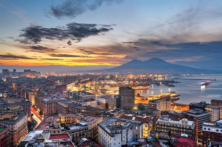 Uitzicht over Napels en de Vesuvius