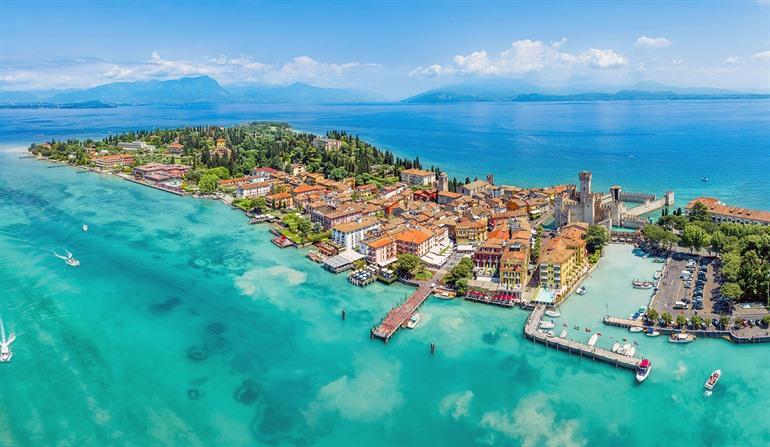 Uitzicht over Sirmione, Gardameer