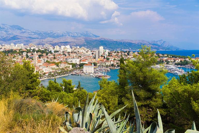 Uitzicht over Split vanaf de Marjan heuvel, Kroatië