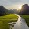 Uitzicht over Tam Coc, rivier en rijstvelden, Ninh Binh