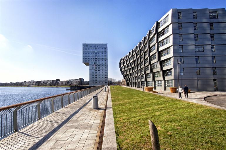 Uitzicht over The Wave in Almere