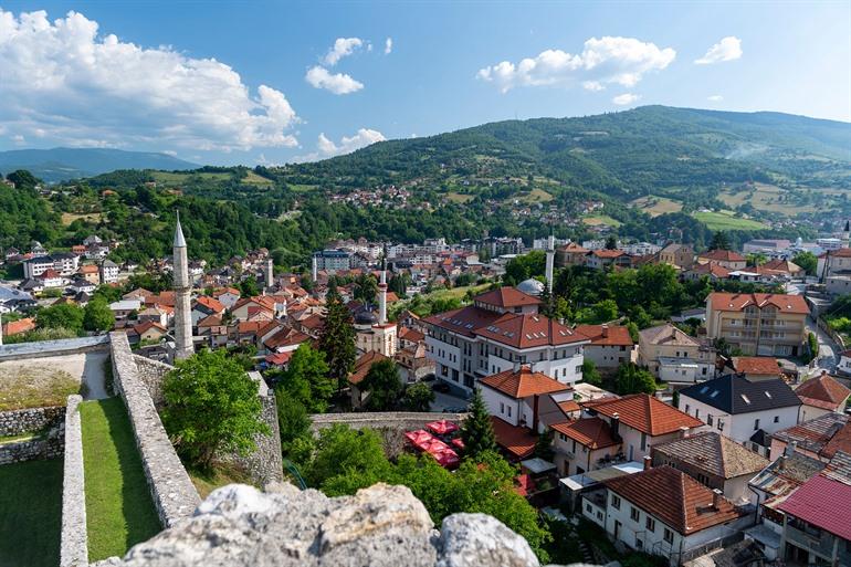 Uitzicht over Travnik, Bosnië en Herzegovina