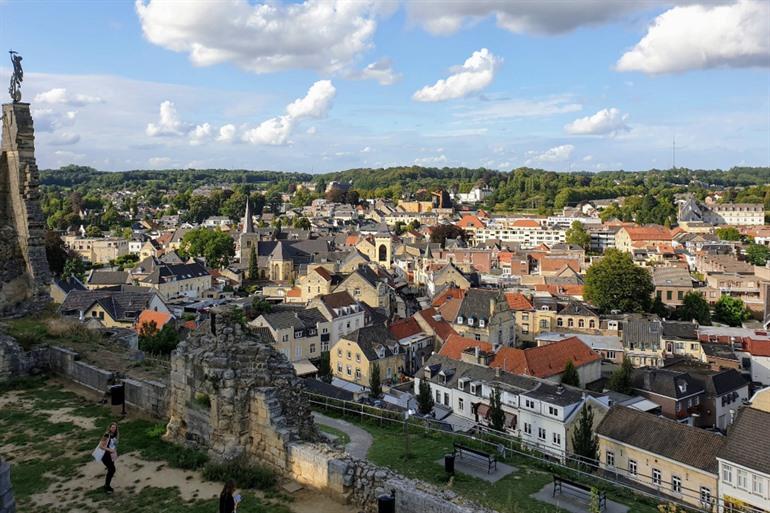 Uitzicht vanaf de kasteelruïne
