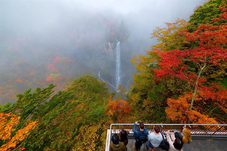 Uitzichtpunt bij de Kegon Falls