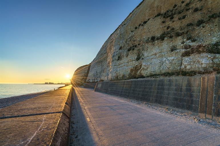 Undercliff Walk in Saltdean bij zonsondergang