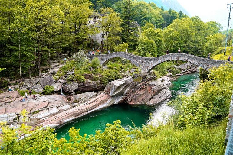 Valle Verzasca bezoeken in Zwitserland